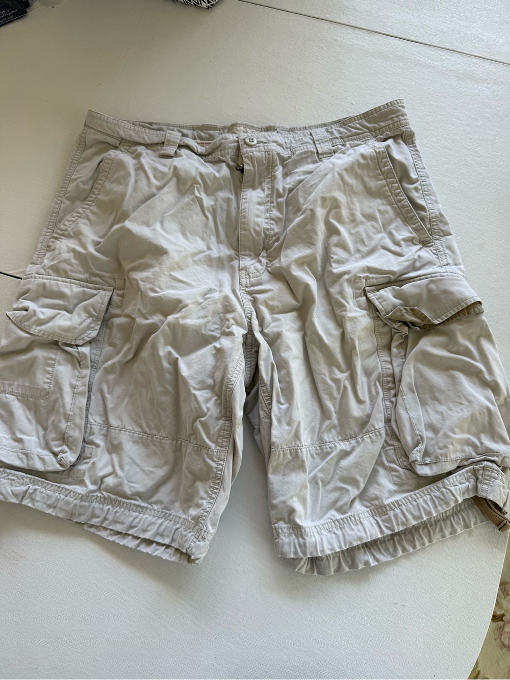 GAP Khakis Men's Casual Beige Cargo Shorts - Lightweight Summer Staple